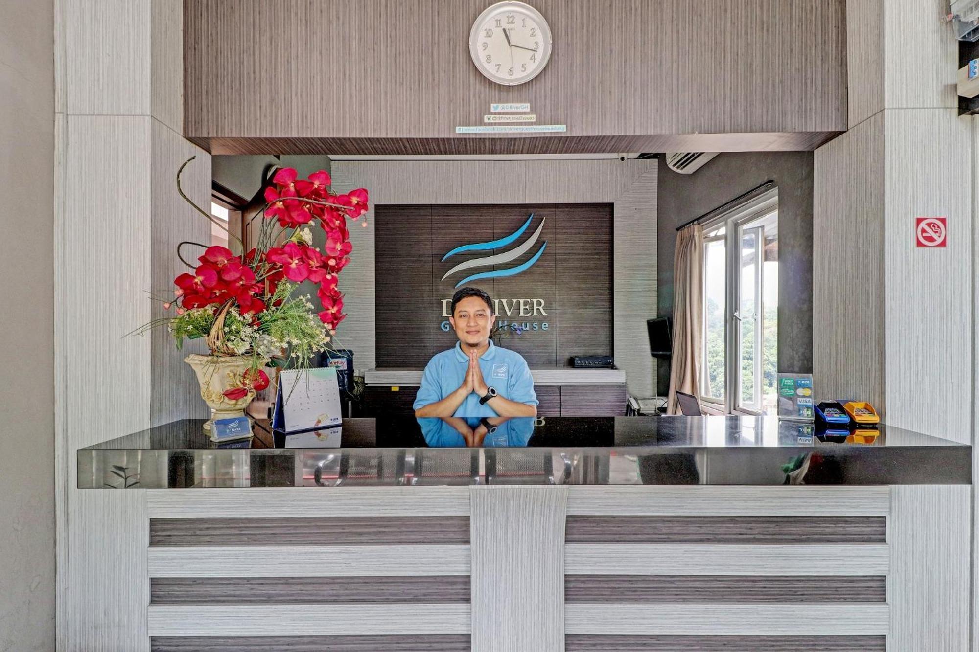 בנדונג Hotel O Cihampelas Near Ciwalk Formerly D'River Guest House מראה חיצוני תמונה