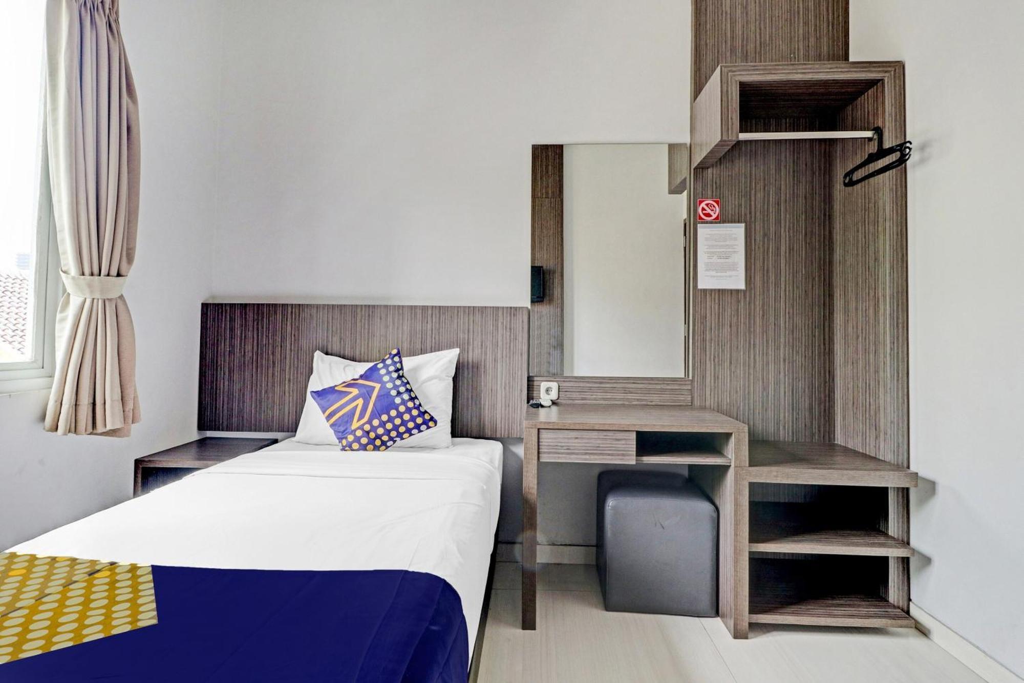 בנדונג Hotel O Cihampelas Near Ciwalk Formerly D'River Guest House מראה חיצוני תמונה