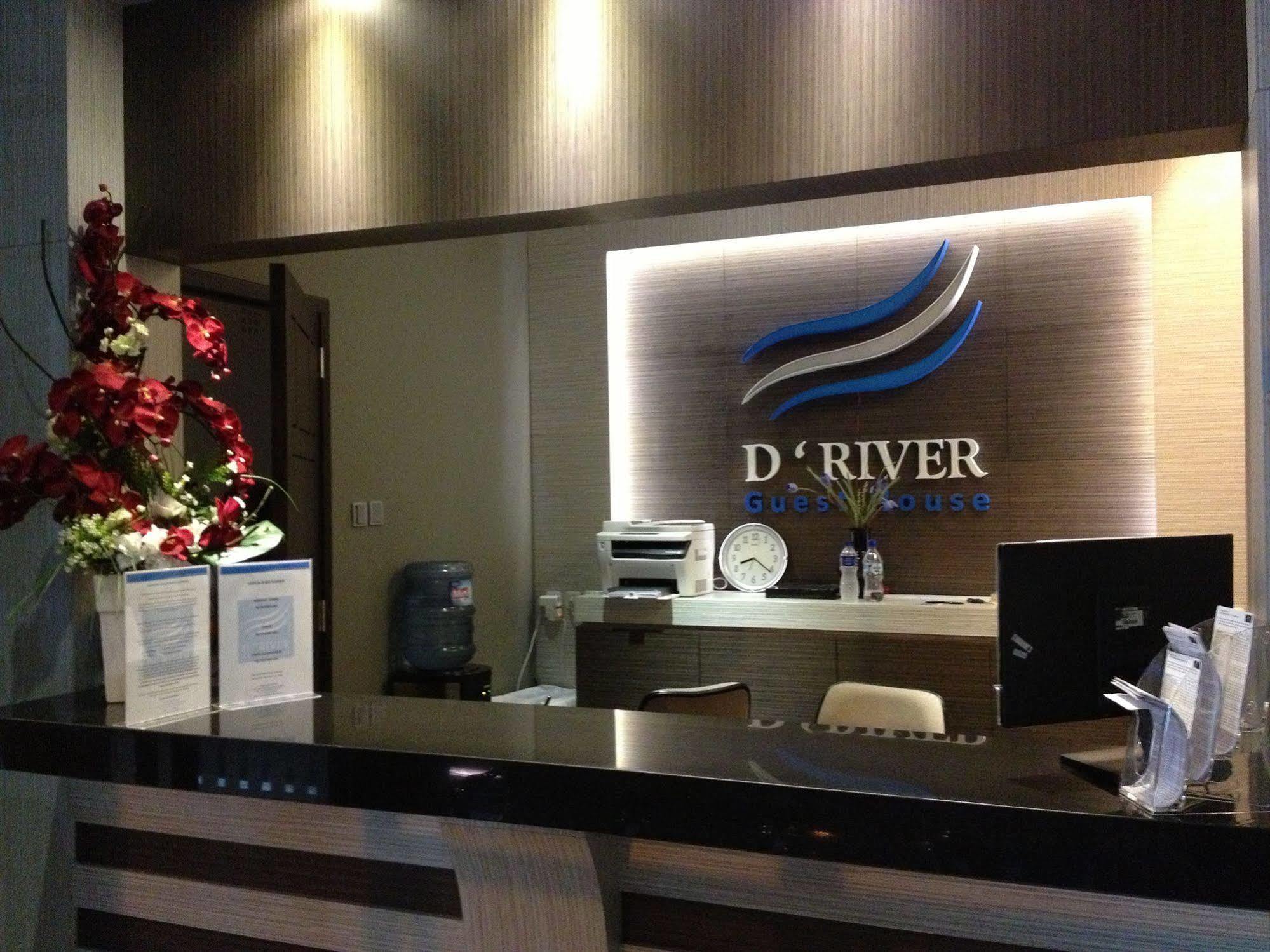 בנדונג Hotel O Cihampelas Near Ciwalk Formerly D'River Guest House מראה חיצוני תמונה